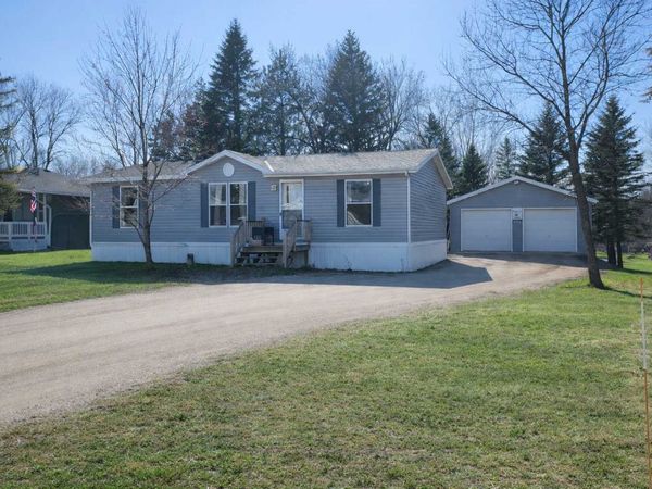 114 Pine Street NW, New London, MN 56273