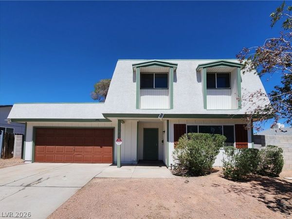 4476 El Como Way , Las Vegas, NV 89121