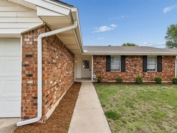 811 Garden Grove Road, Yukon, OK 73099