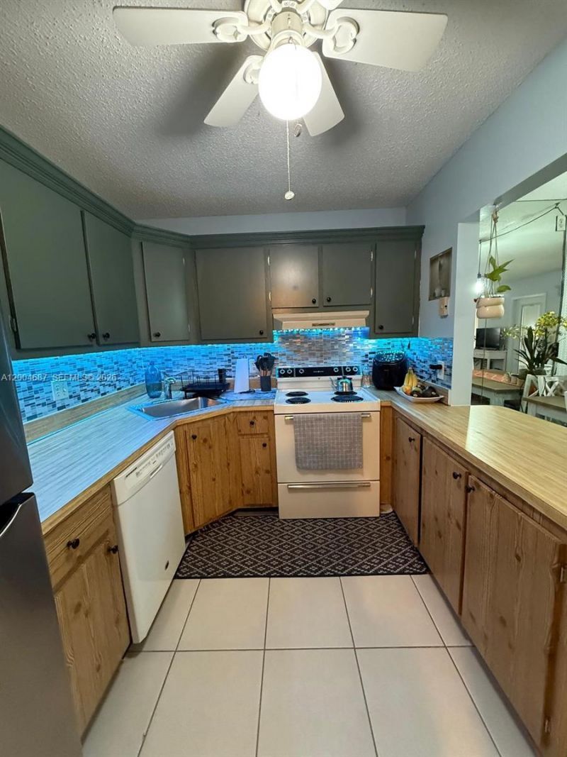 208 Pine Hov Cir , Unit A-2, Greenacres, FL 33463 Photo
