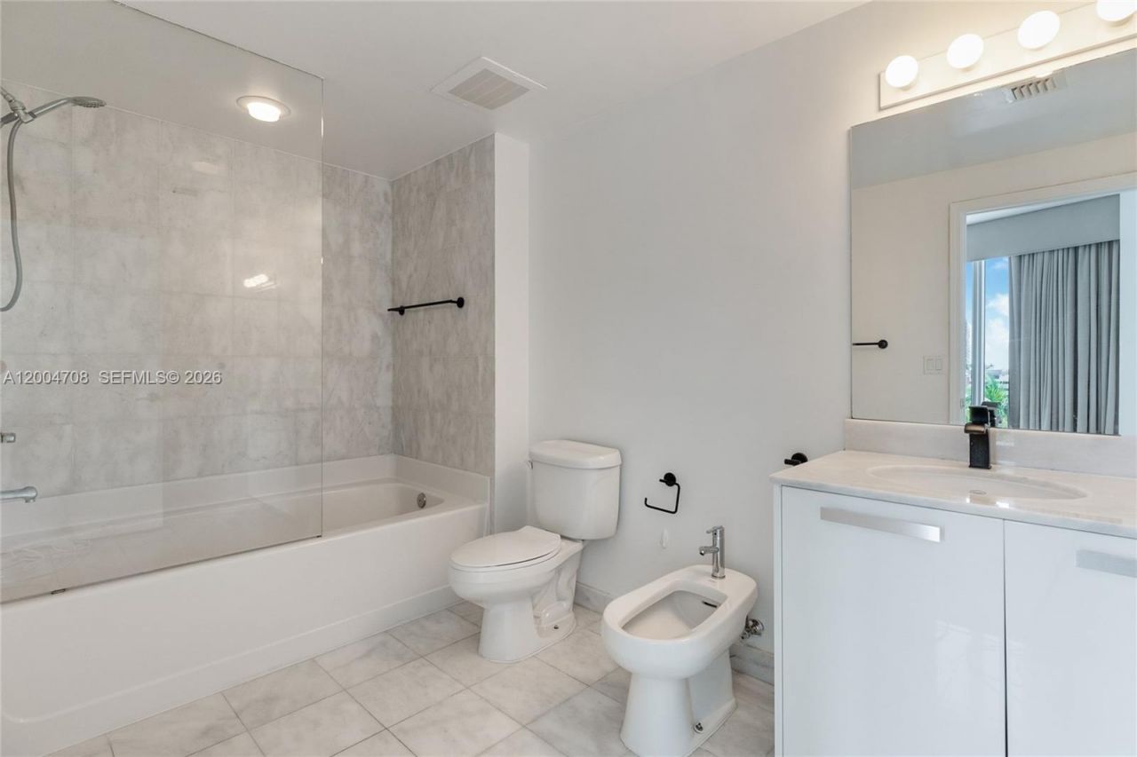 601 NE 36th St , Unit 801, Miami, FL 33137 Photo