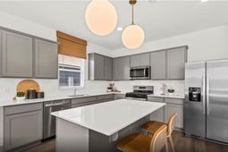 711 Meadowbrook Lane photo 4