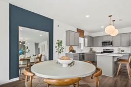 711 Meadowbrook Lane photo 4