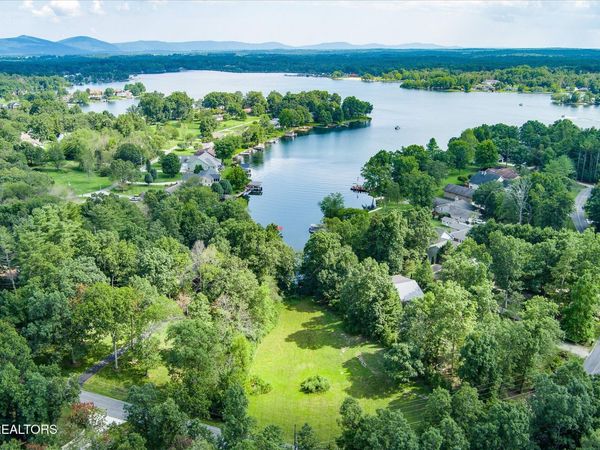 8317 Cherokee Tr, Crossville, TN 38572