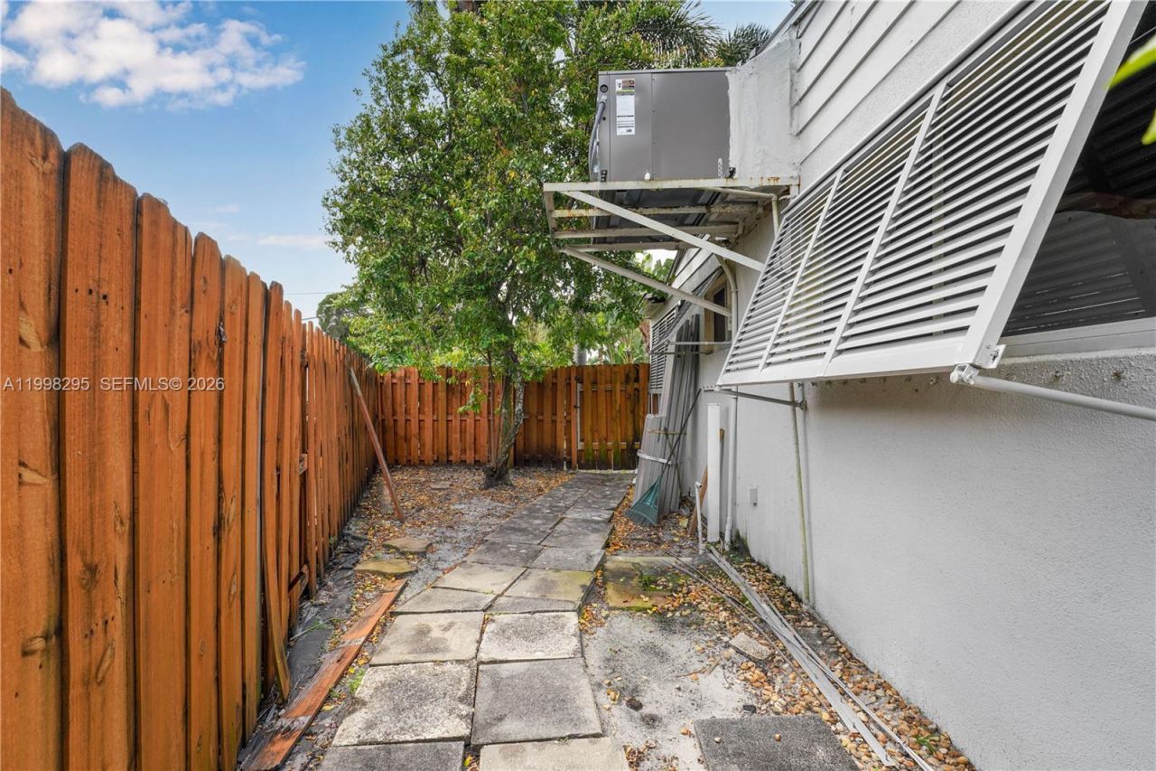 905 Mandarin Isle, Fort Lauderdale, FL 33315 Photo