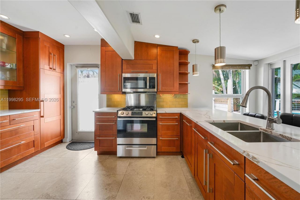 905 Mandarin Isle, Fort Lauderdale, FL 33315 Photo