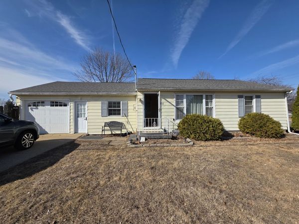 803 17th Avenue , Camanche, IA 52730