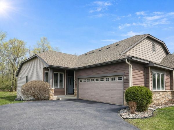 2333 Olivia Court E, Maplewood, MN 55119