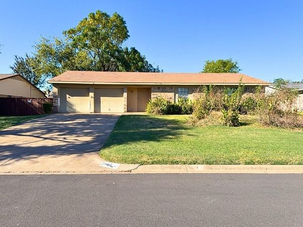 1613 Edge Hill Road, Benbrook, TX 76126