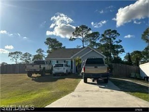 5002 Early LN , LABELLE, FL 33635