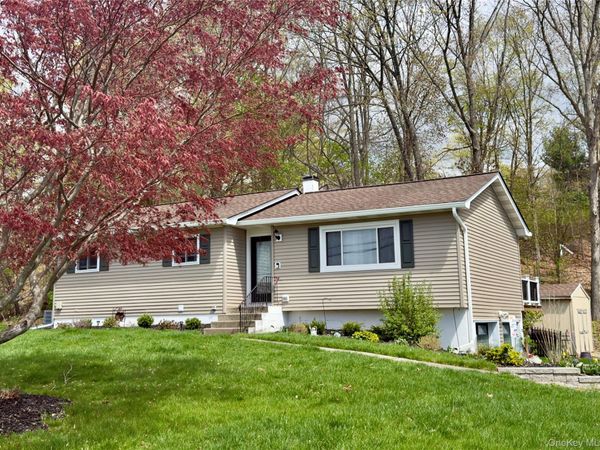 22 Buttermilk Drive, Poughkeepsie, NY 12601