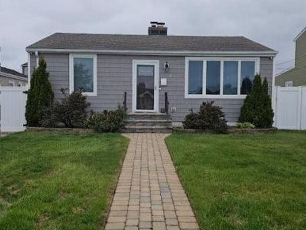 18 Robert Street, Freeport, NY 11520