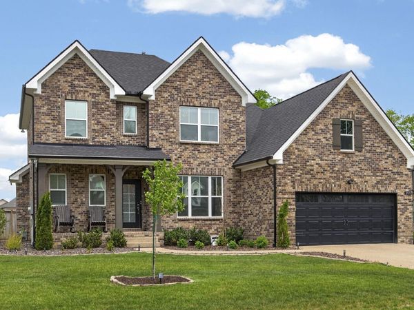 203 Strongpoint Dr, Hendersonville, TN 37075