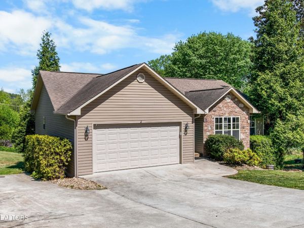 172 Mountain View Rd , Jacksboro, TN 37757