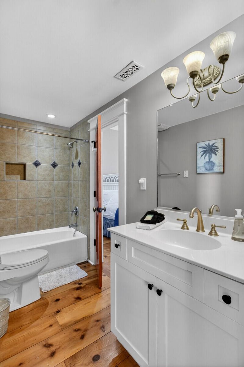 10 10th Avenue Photo 44