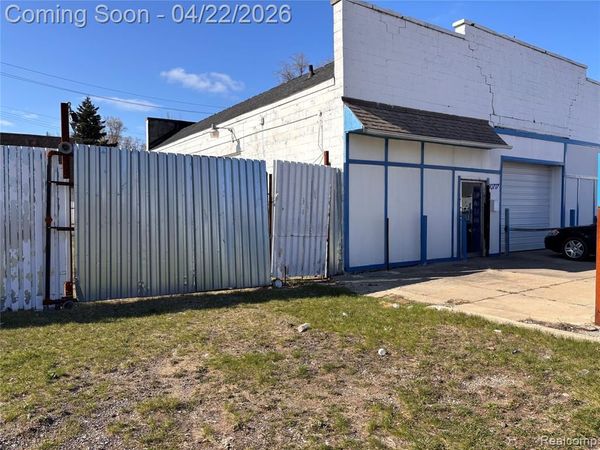 10717 Fenkell Street , Detroit, MI 48238