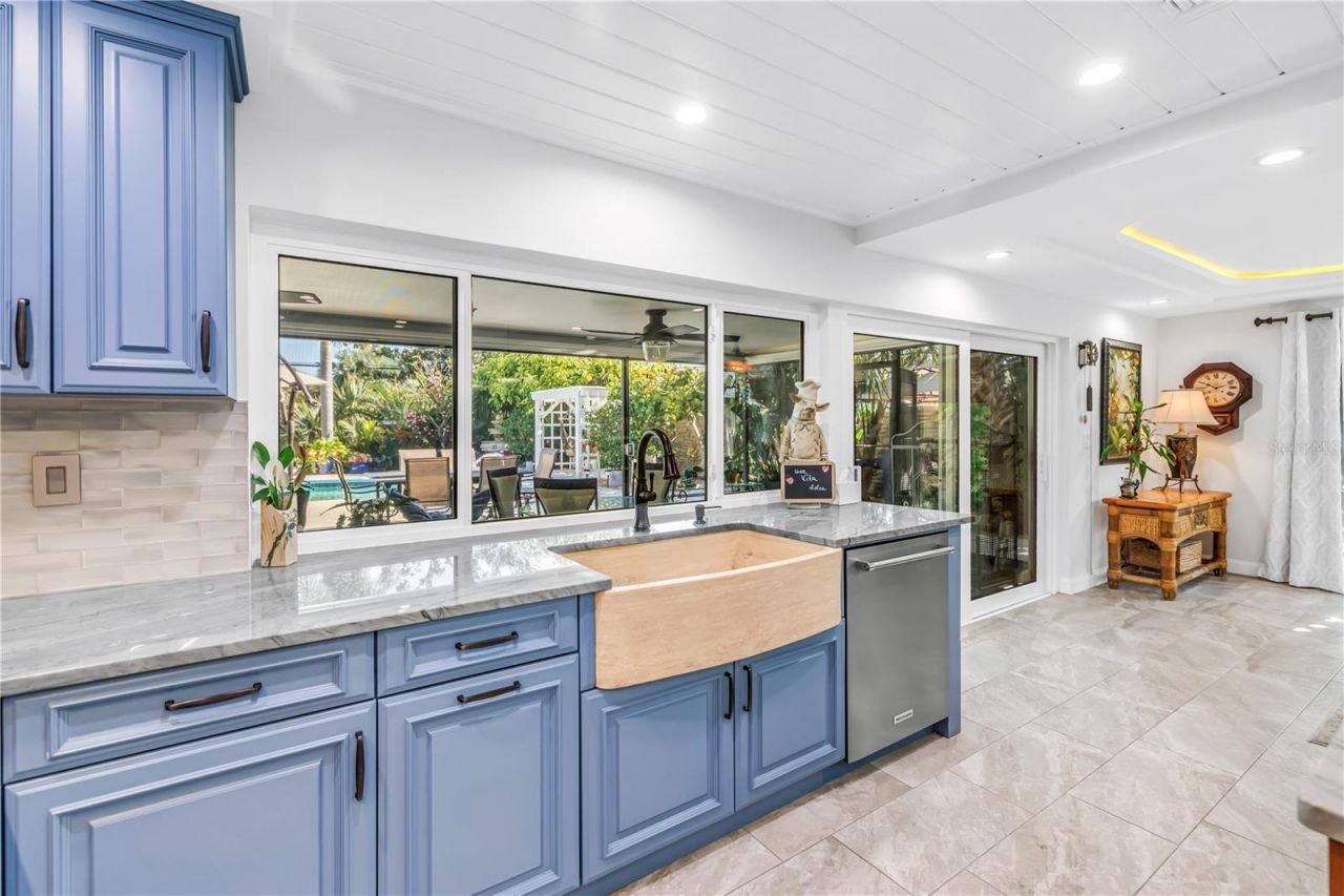 14261 Passage Way, Seminole, FL 33776 Photo