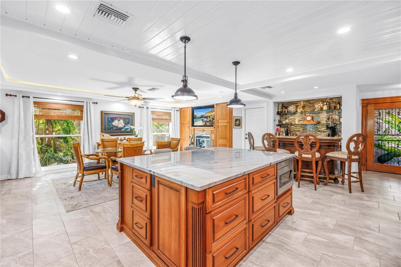 14261 Passage Way, Seminole, FL 33776 Photo