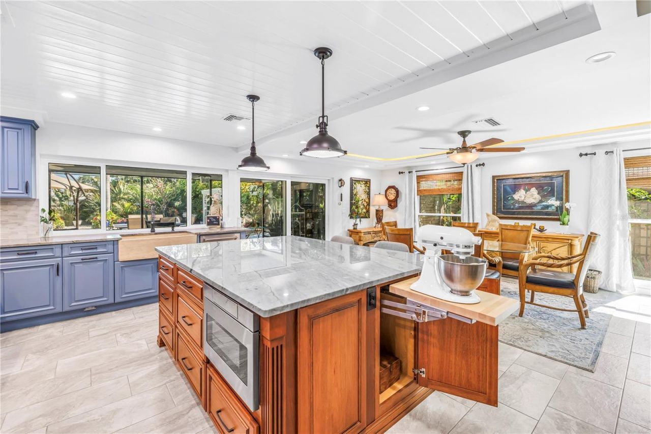 14261 Passage Way, Seminole, FL 33776 Photo