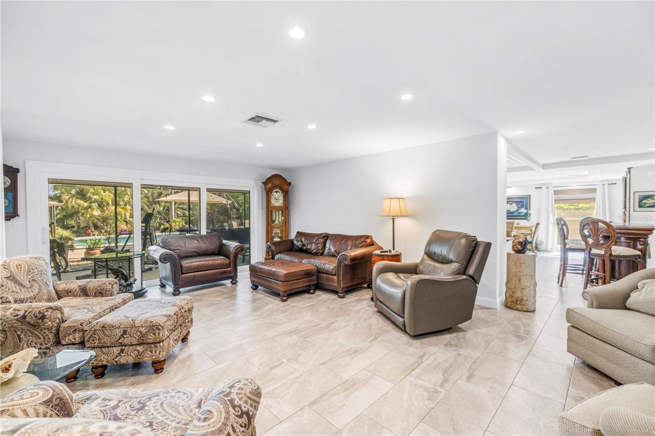 14261 Passage Way, Seminole, FL 33776 Photo