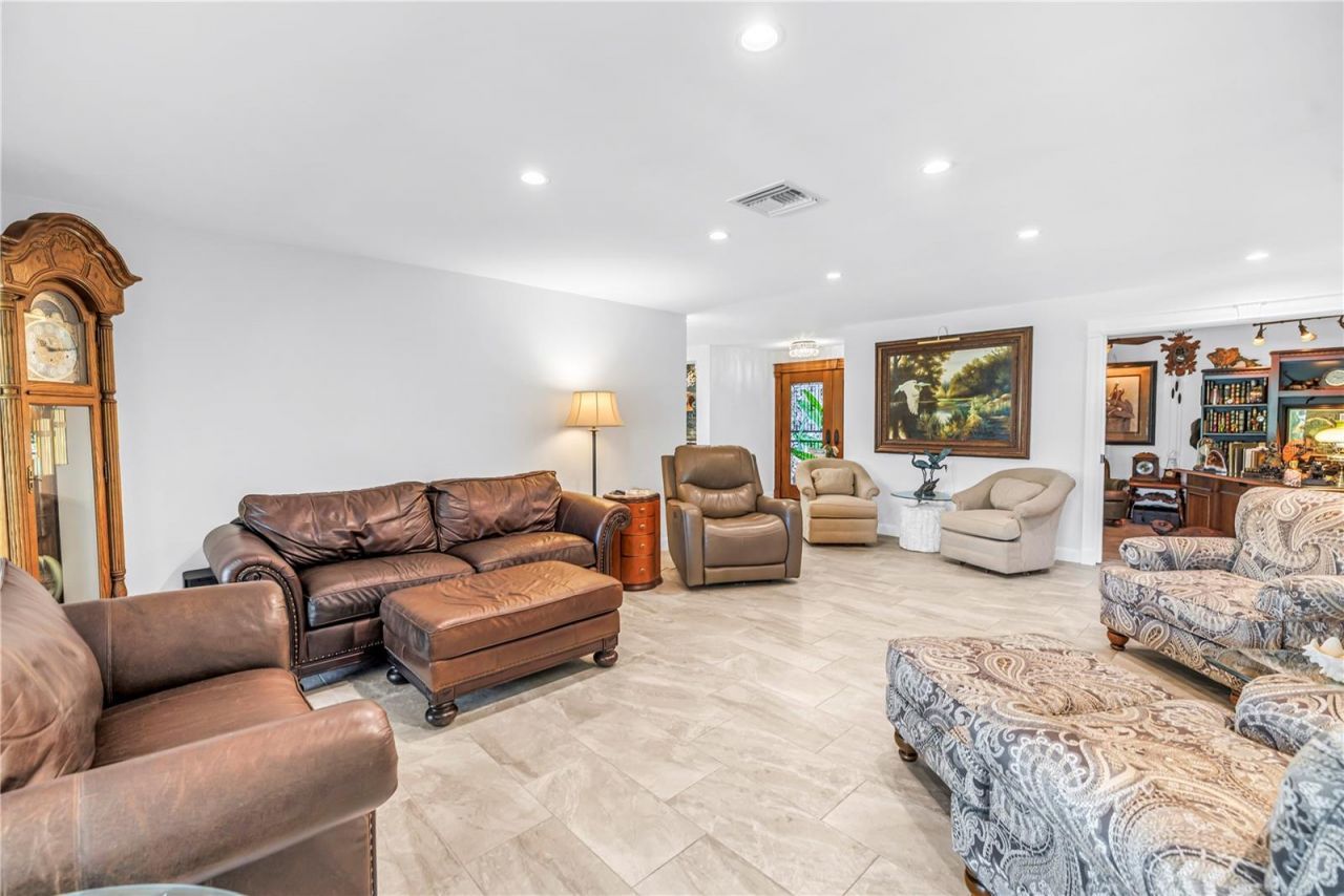 14261 Passage Way, Seminole, FL 33776 Photo