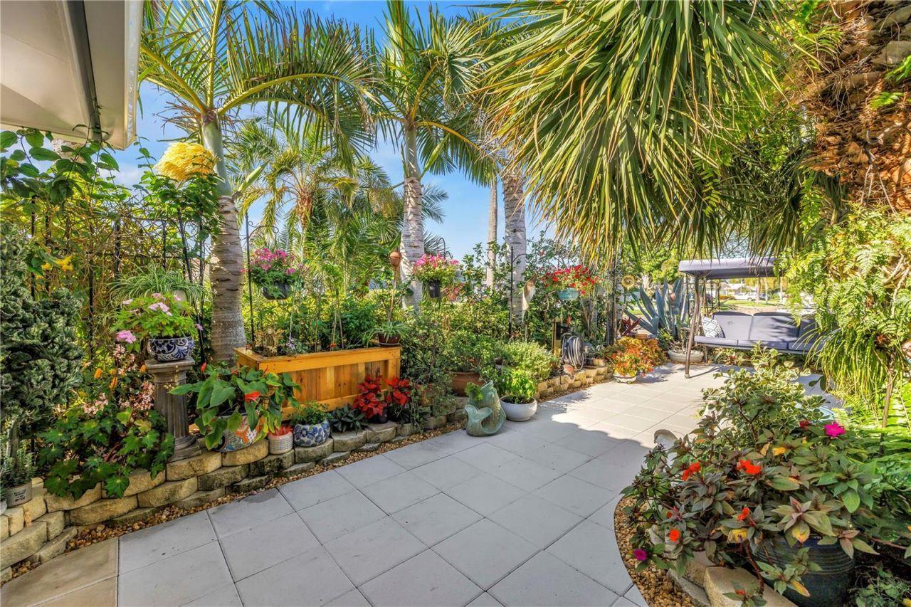 14261 Passage Way, Seminole, FL 33776 Photo