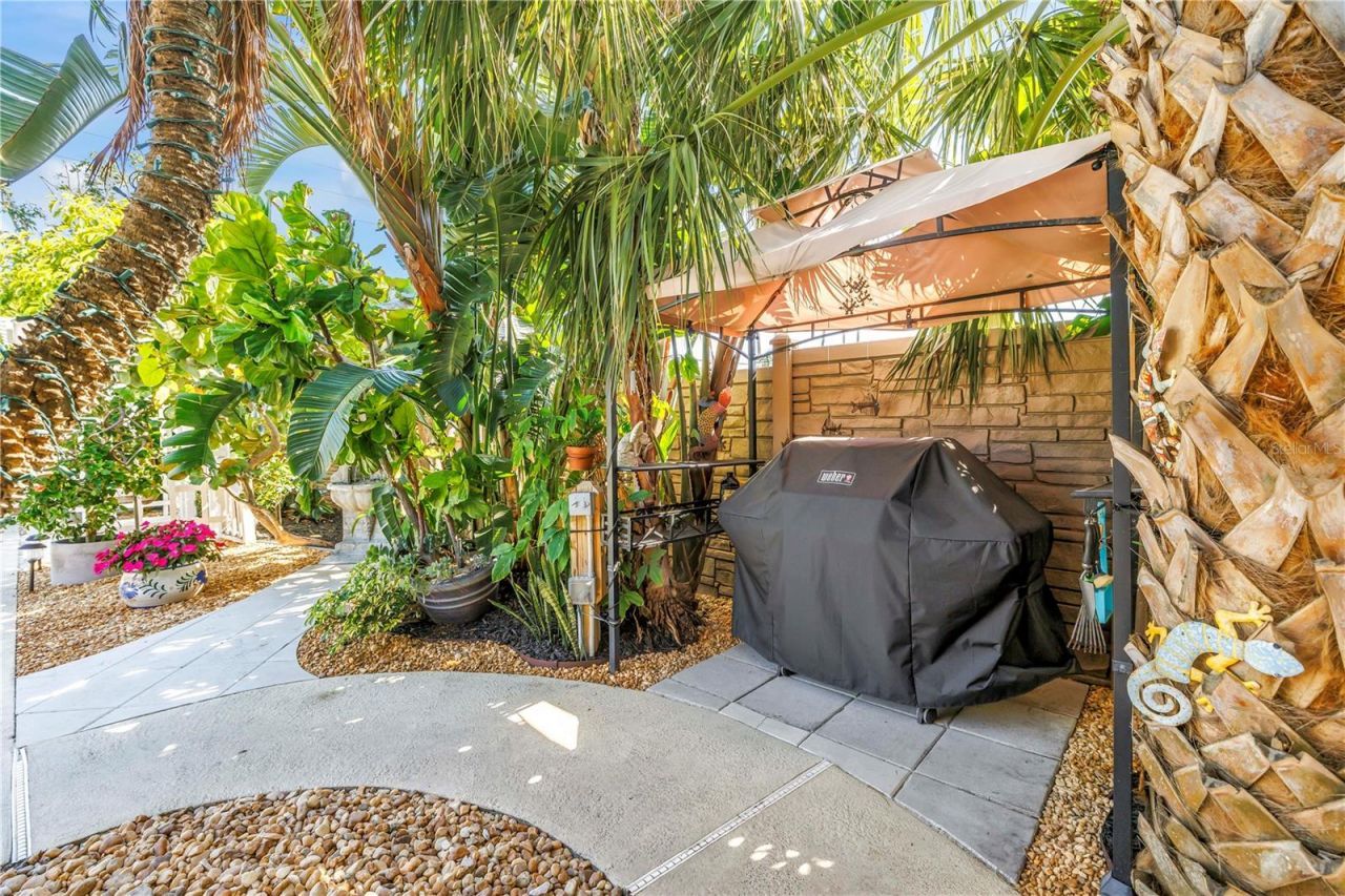 14261 Passage Way, Seminole, FL 33776 Photo