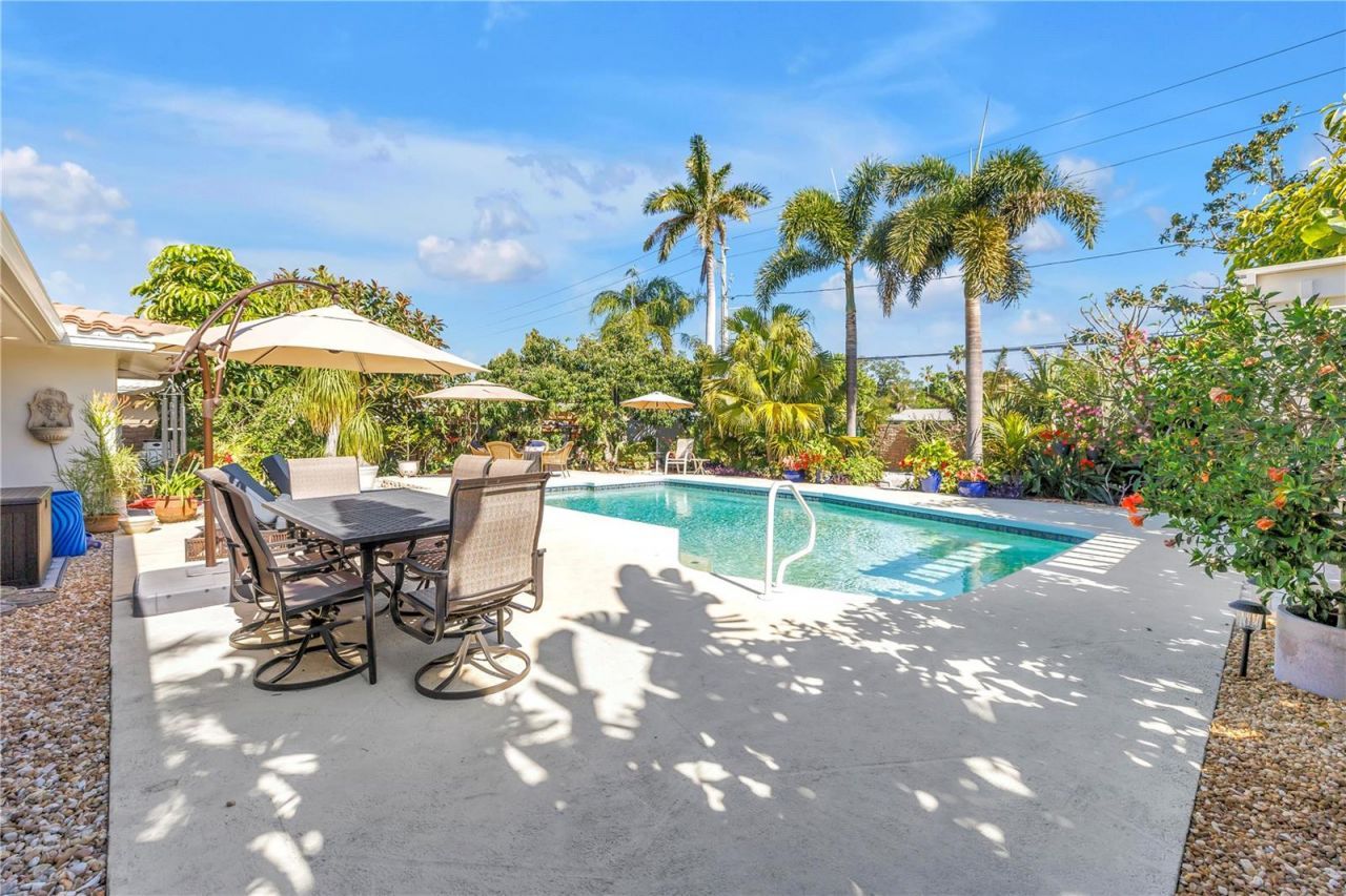 14261 Passage Way, Seminole, FL 33776 Photo