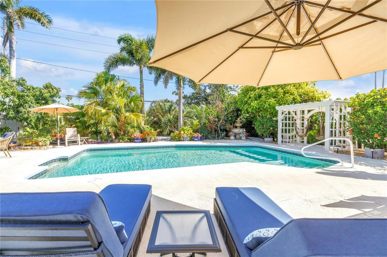 14261 Passage Way, Seminole, FL 33776 Photo