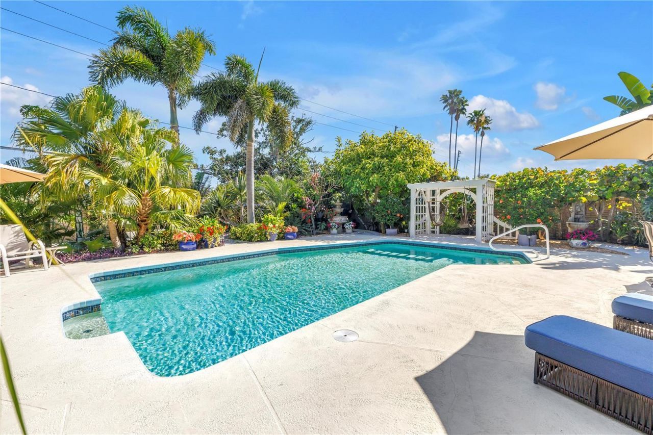 14261 Passage Way, Seminole, FL 33776 Photo