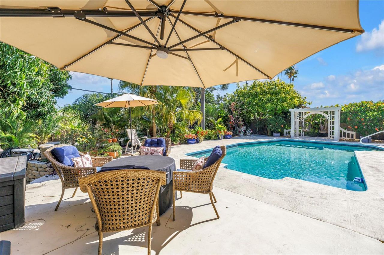 14261 Passage Way, Seminole, FL 33776 Photo