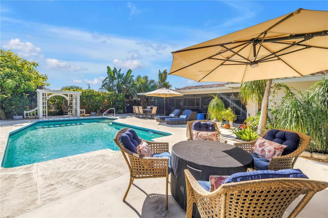 14261 Passage Way, Seminole, FL 33776 Photo