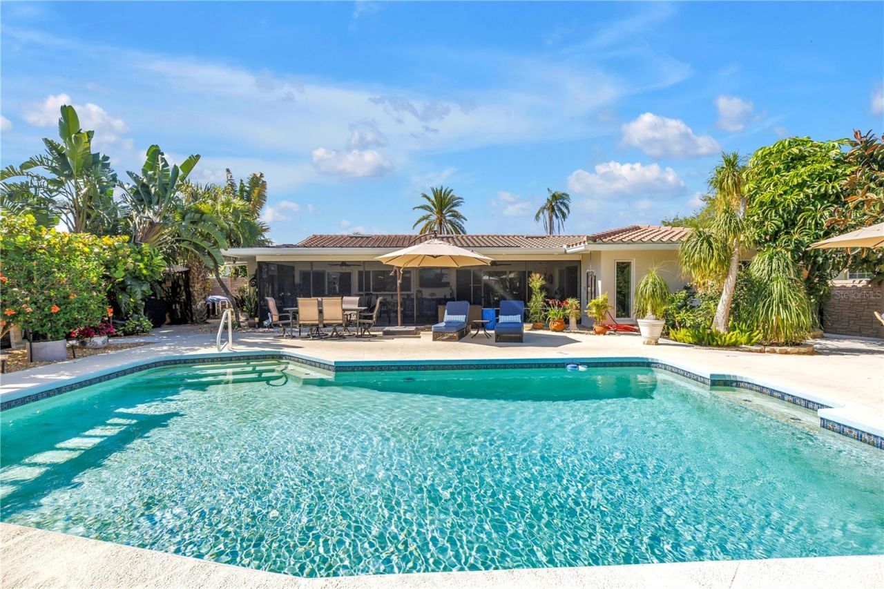 14261 Passage Way, Seminole, FL 33776 Photo