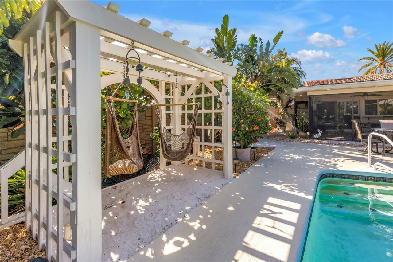 14261 Passage Way, Seminole, FL 33776 Photo