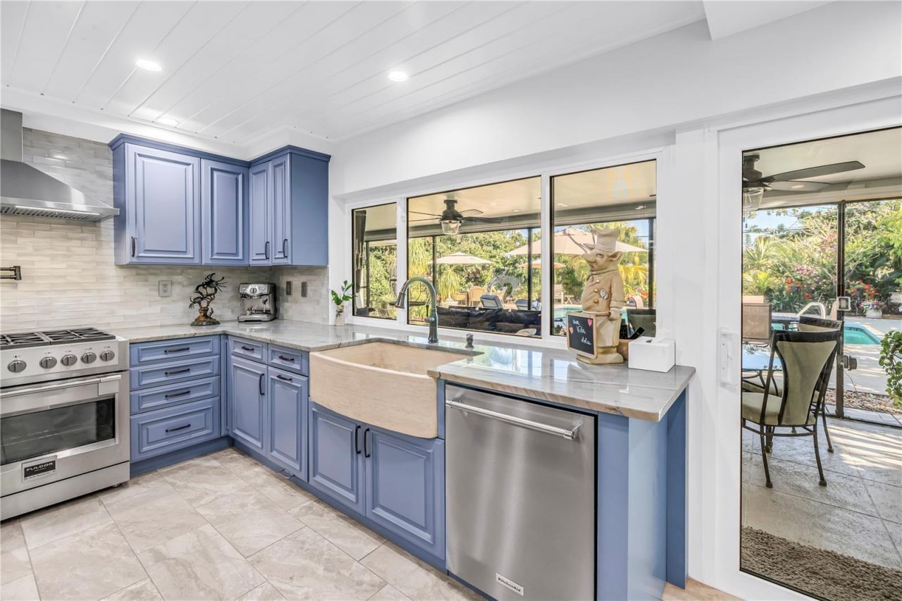 14261 Passage Way, Seminole, FL 33776 Photo