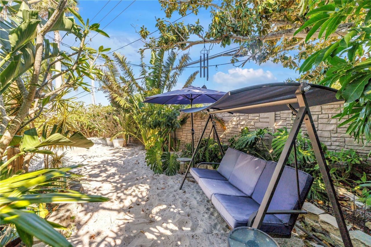 14261 Passage Way, Seminole, FL 33776 Photo