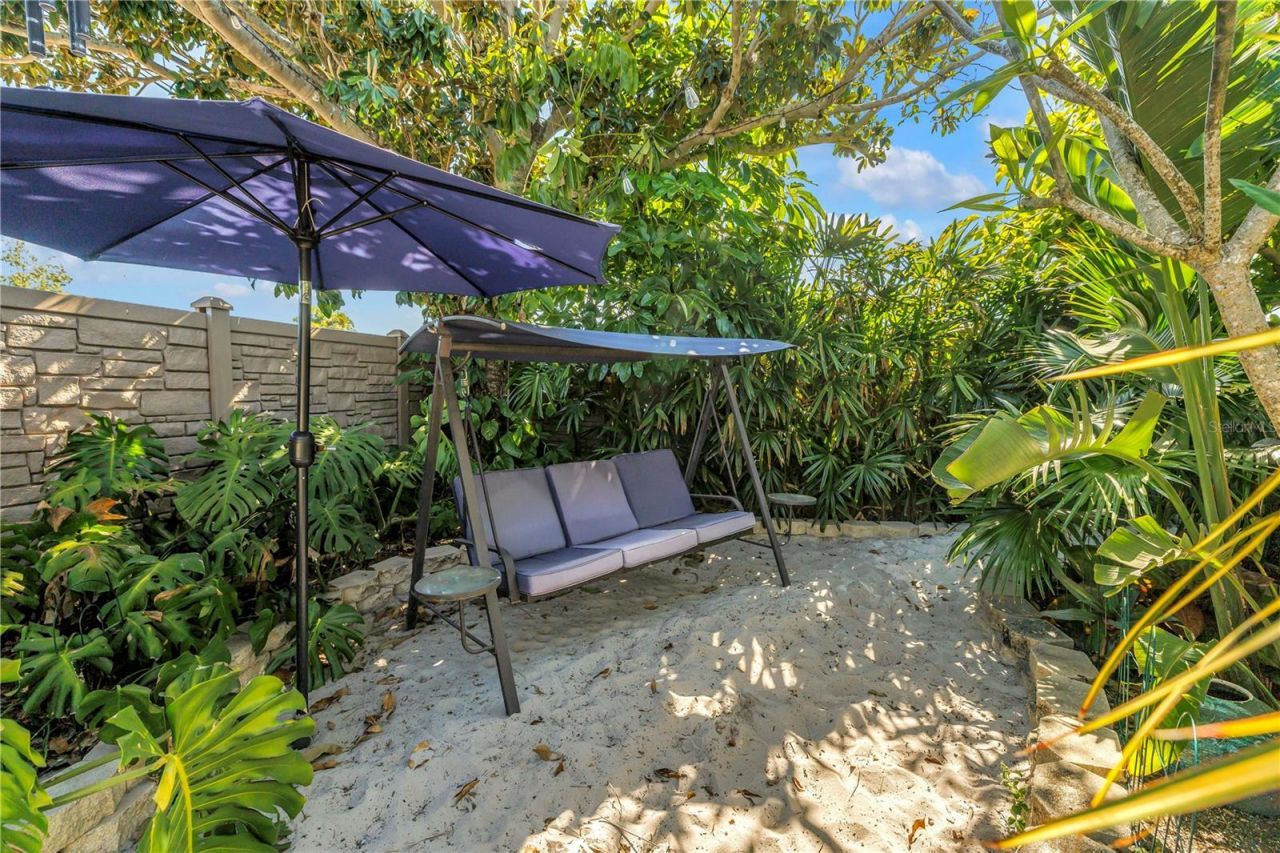 14261 Passage Way, Seminole, FL 33776 Photo