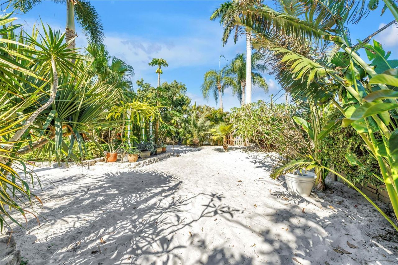 14261 Passage Way, Seminole, FL 33776 Photo