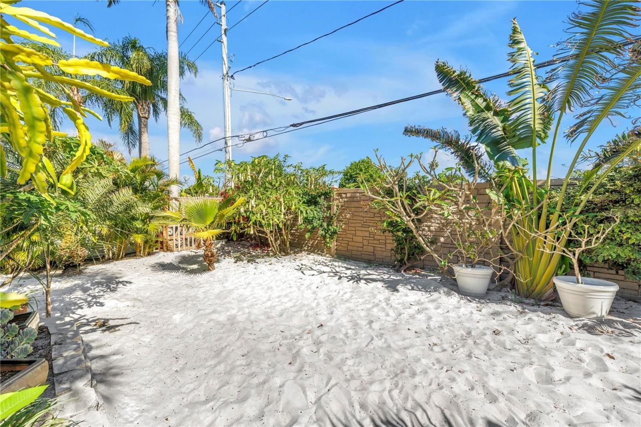 14261 Passage Way, Seminole, FL 33776 Photo