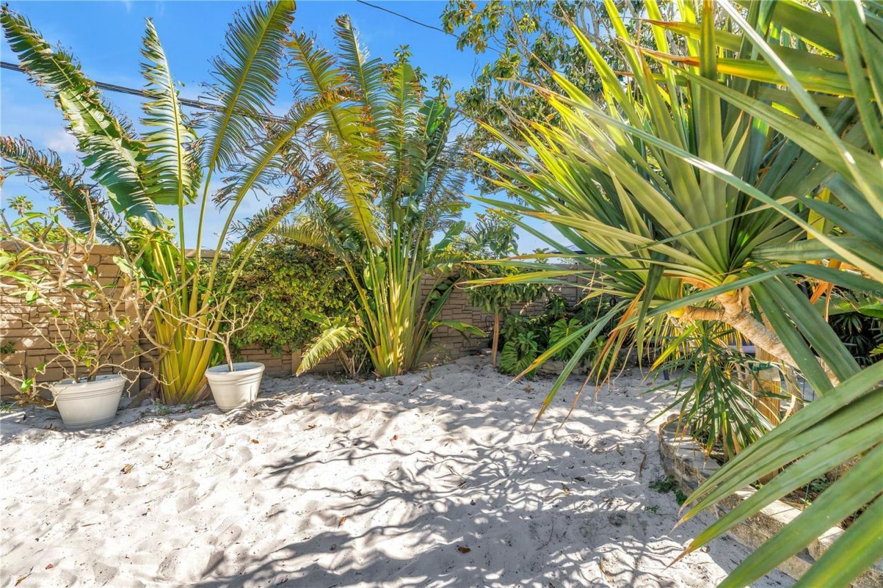 14261 Passage Way, Seminole, FL 33776 Photo