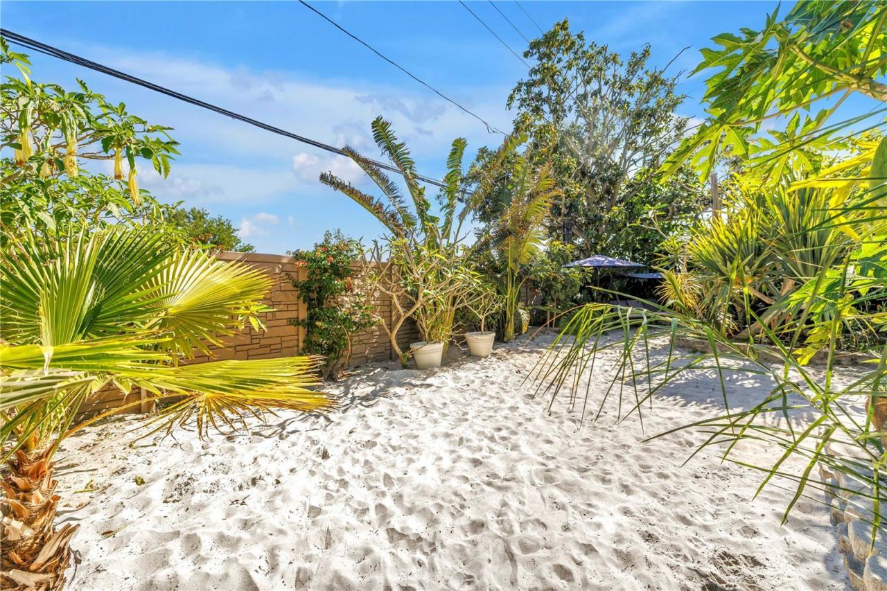 14261 Passage Way, Seminole, FL 33776 Photo