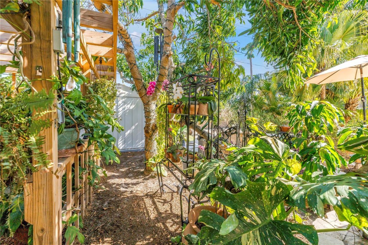 14261 Passage Way, Seminole, FL 33776 Photo