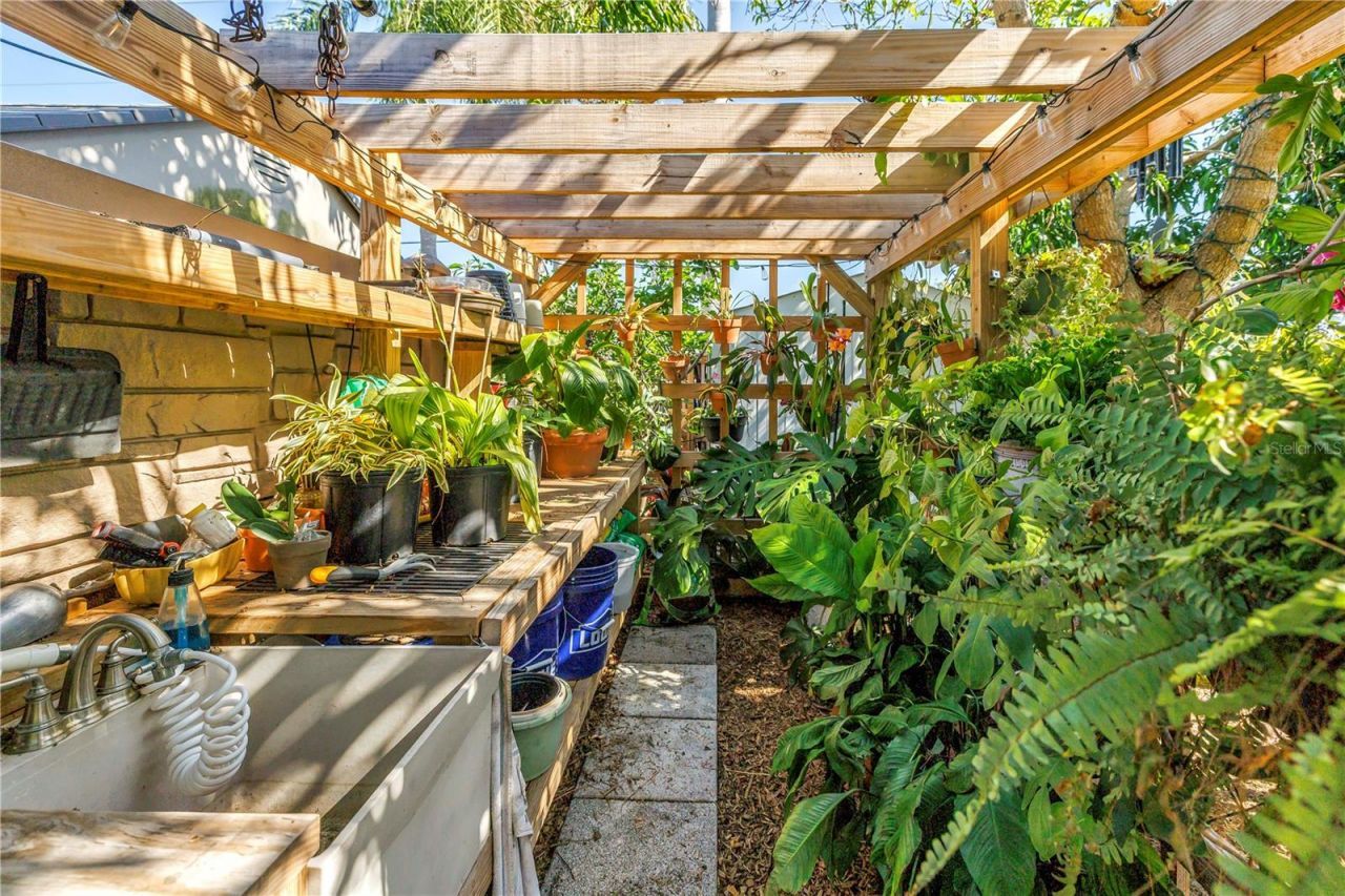 14261 Passage Way, Seminole, FL 33776 Photo