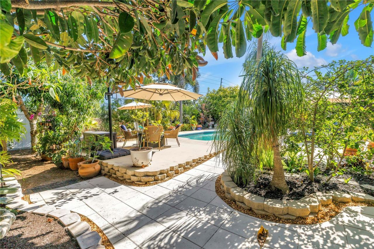 14261 Passage Way, Seminole, FL 33776 Photo