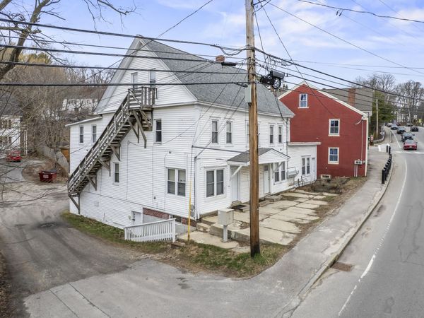 16 Main Street, Topsham, ME 04086