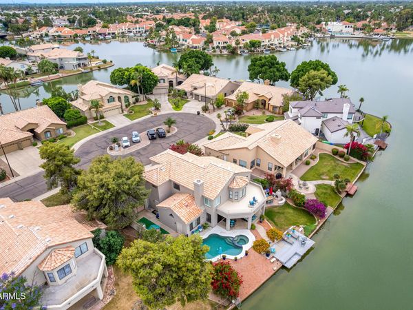 1826 E LAKECREST Drive, Gilbert, AZ 85234