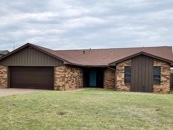 33 Peterson Drive, Clinton, OK 73601