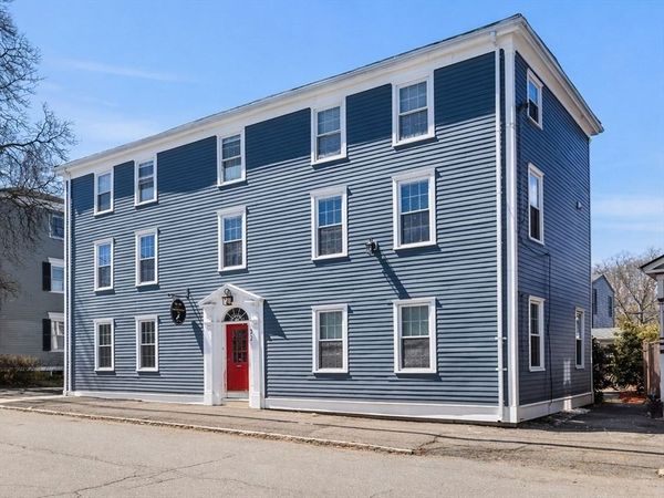 32 Market St, Newburyport, MA 01950