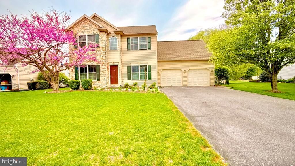 14 MANOR CIR , PALMYRA, PA 17078