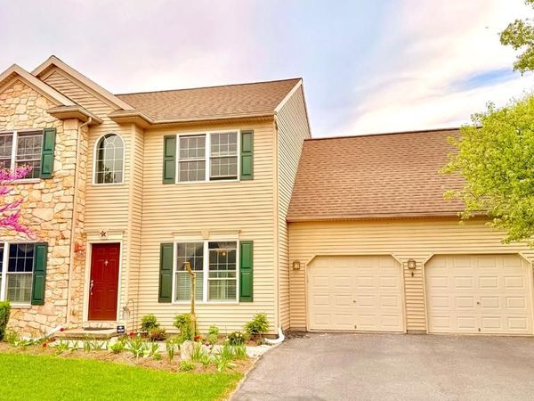 14 MANOR CIR, PALMYRA, PA 17078